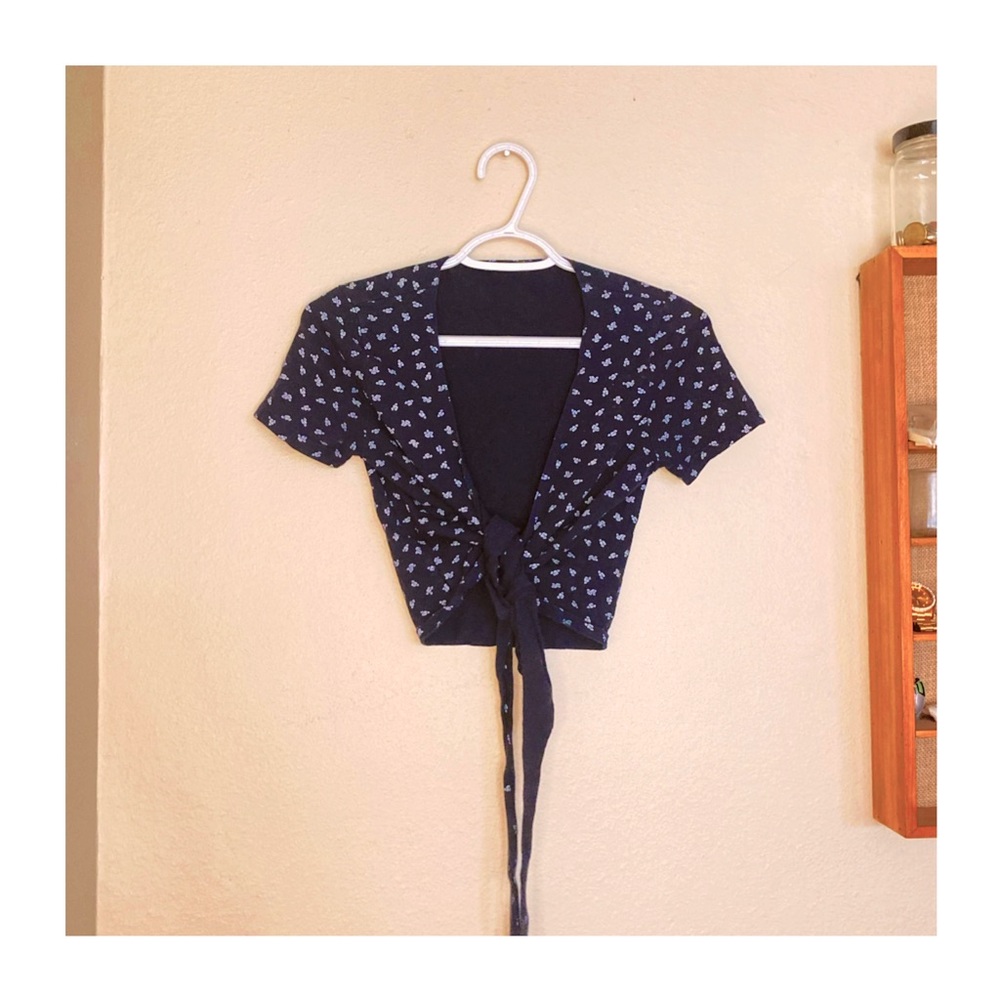 Brandy Melville cropped throw over